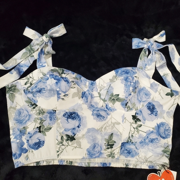 Cider Floral Blue and White Women's Top - Picture 5 of 14